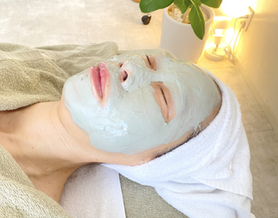 パック＆マッサージの様子