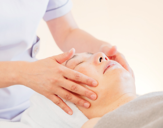 フェイシャルマッサージ