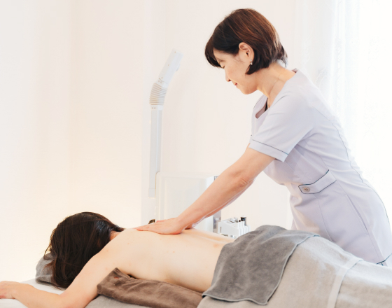 全身の筋膜をゆるめる（うつ伏せ）