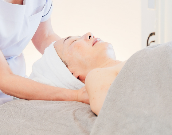 フェイシャルマッサージ＋リンパケア